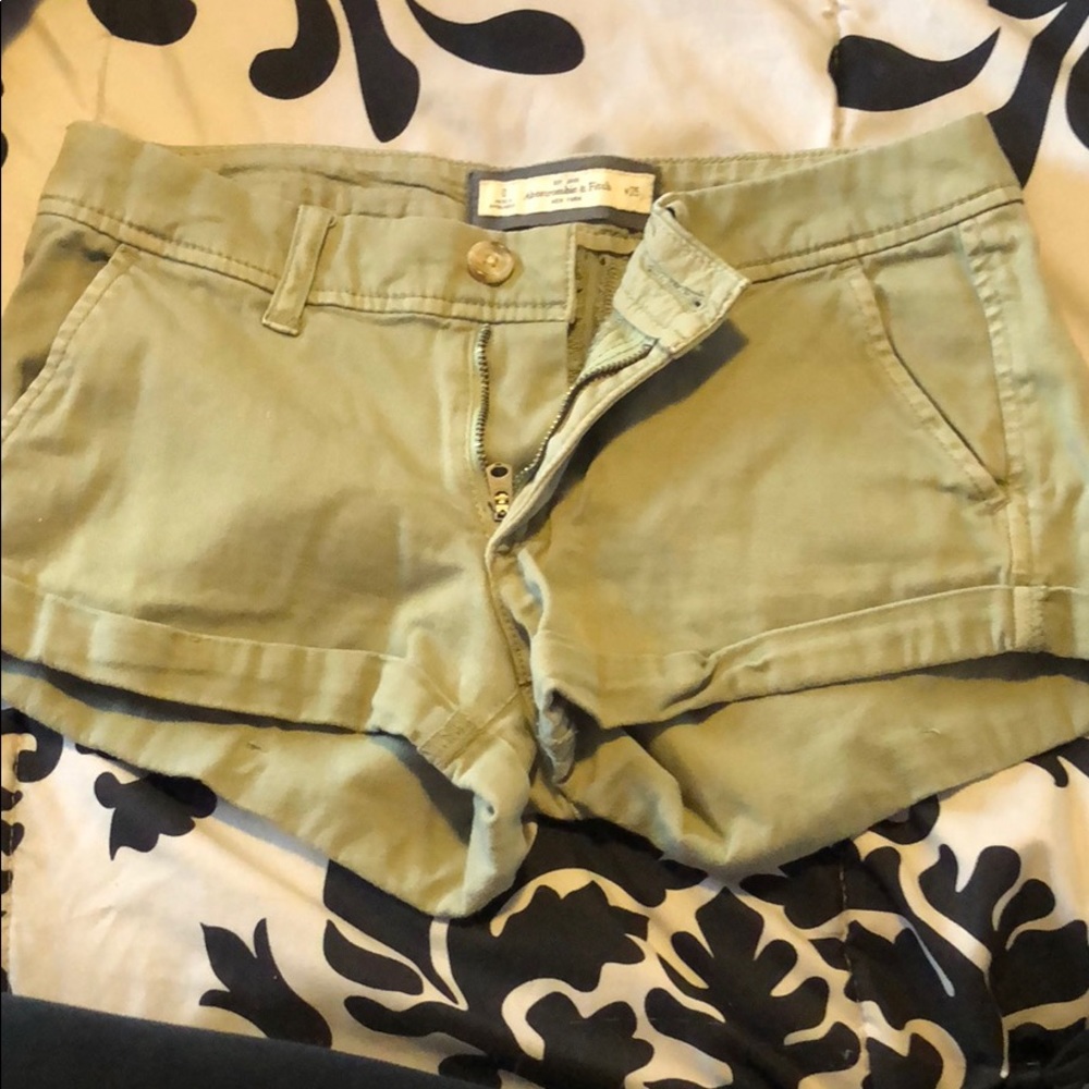 Abercrombie and Fitch green khaki shorts size 0